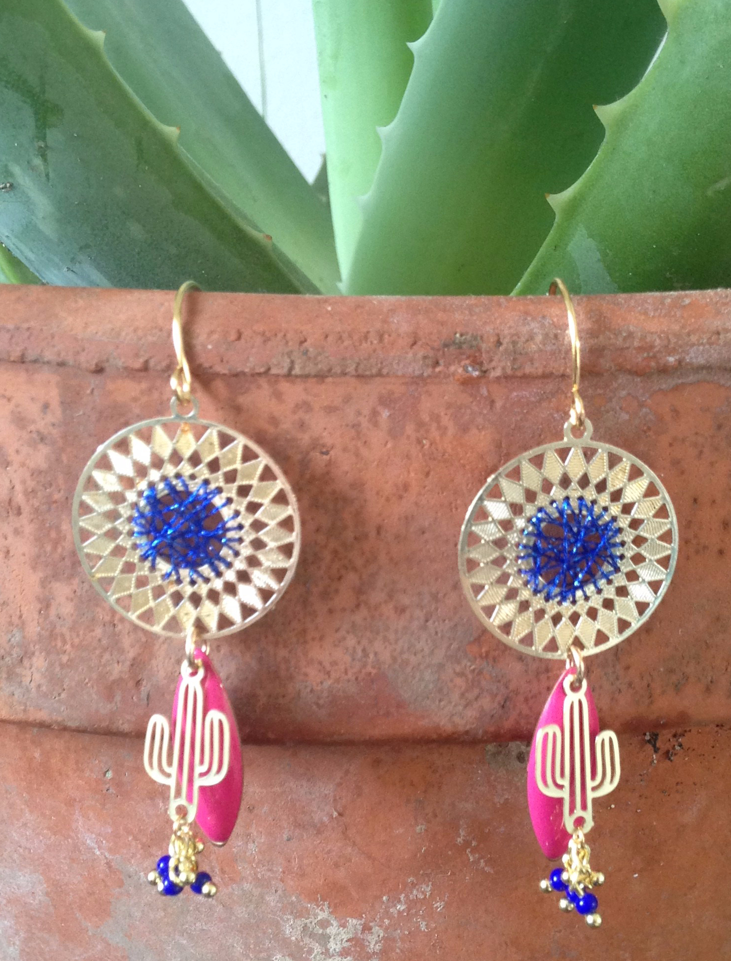 Produit fini des boucles d'oreilles ethniques