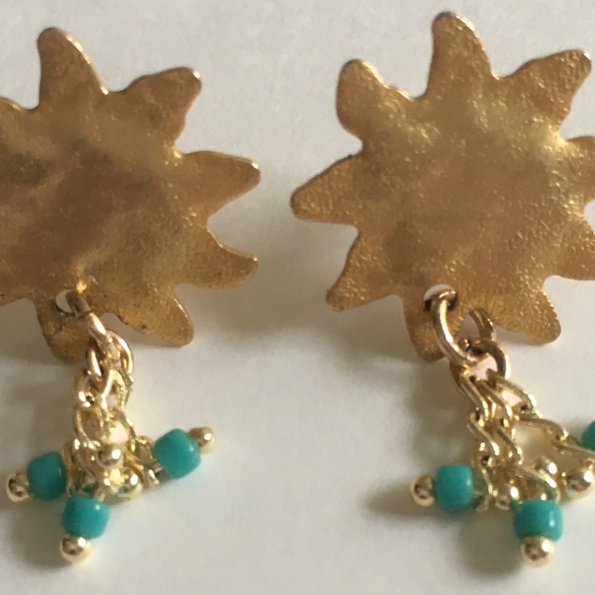 Des boucles d&rsquo;oreilles solaires