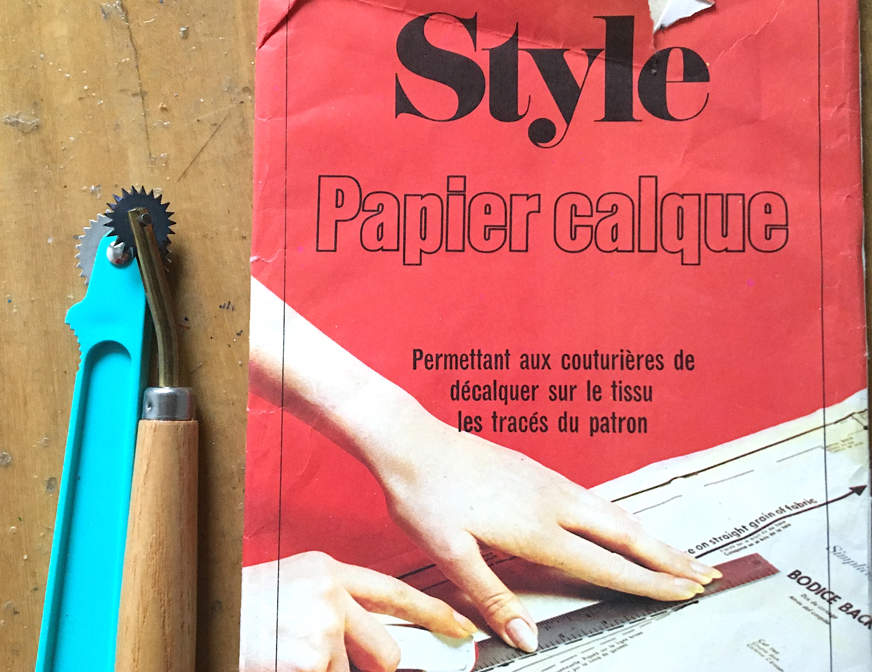 Fournitures report motif