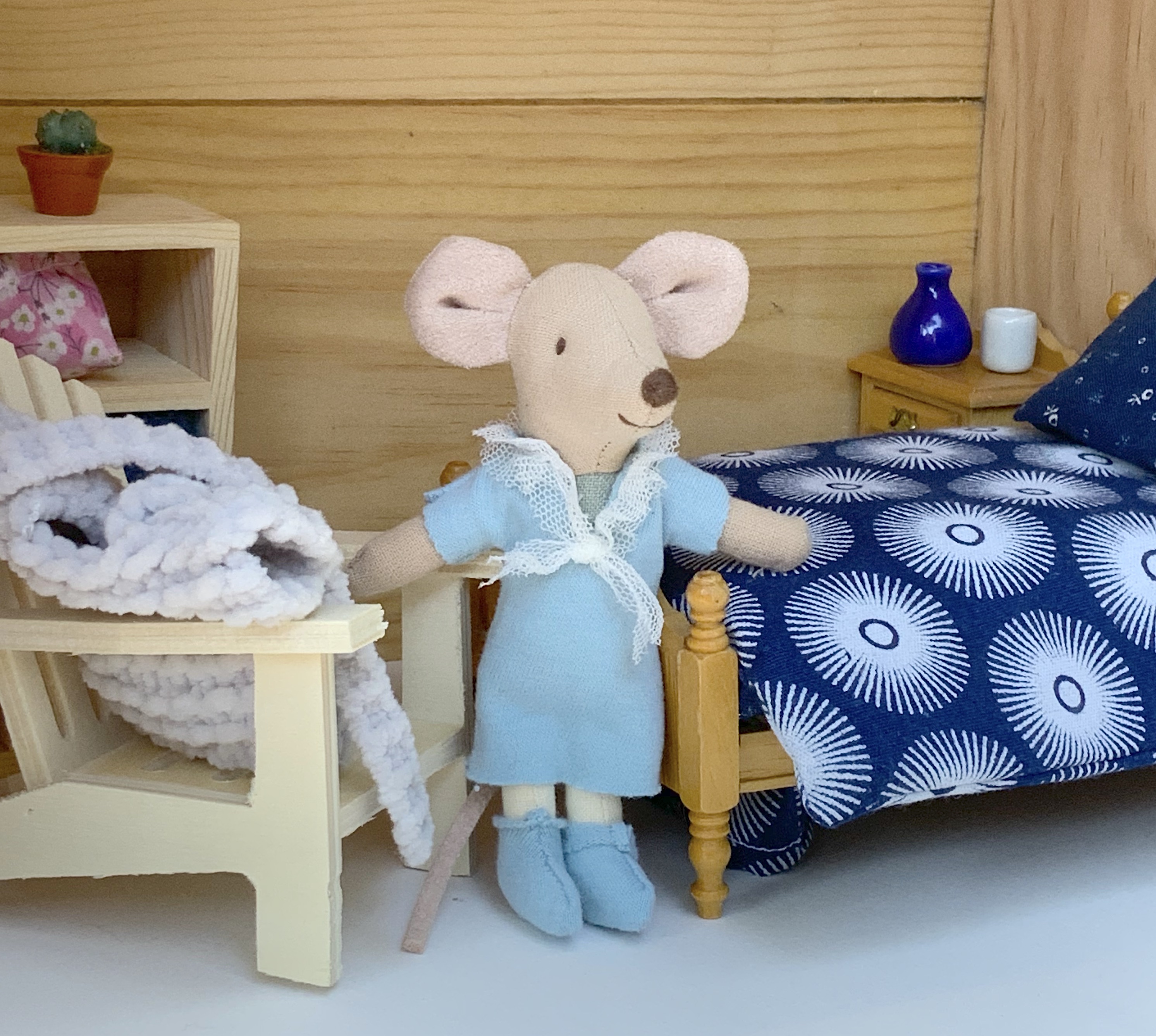 Petite soeur dans sa chambre