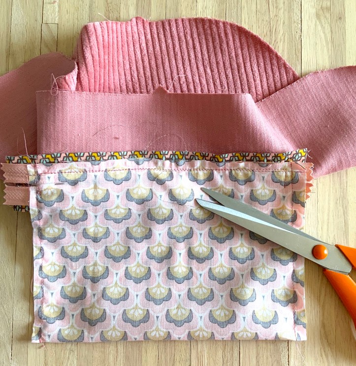 Coupe des marges de couture 